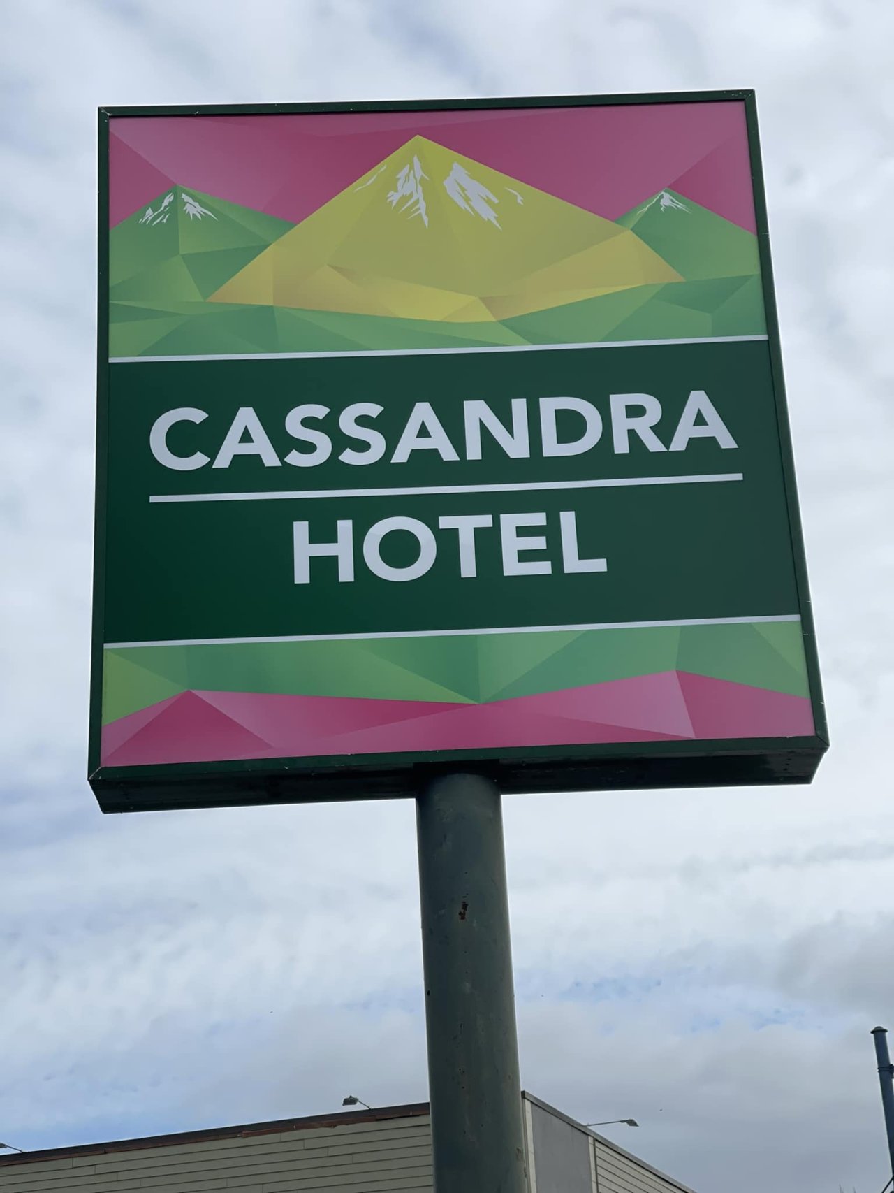 Pylon Sign Reface and Retro for a Hotel