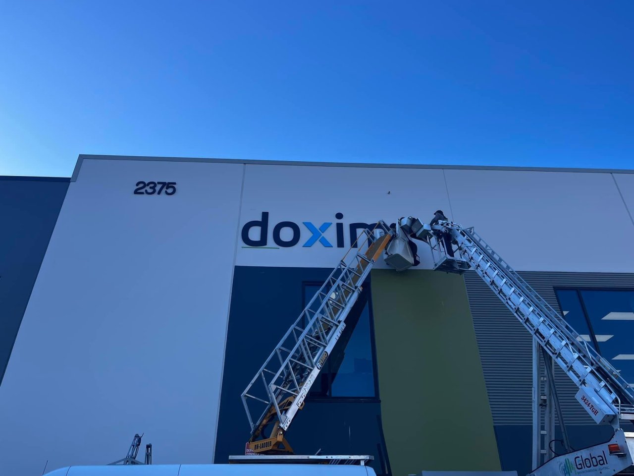 Custom 3D Letter Sign for Doxim