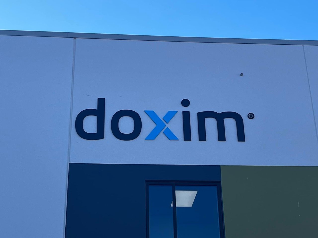 Custom 3D Letter Sign for Doxim